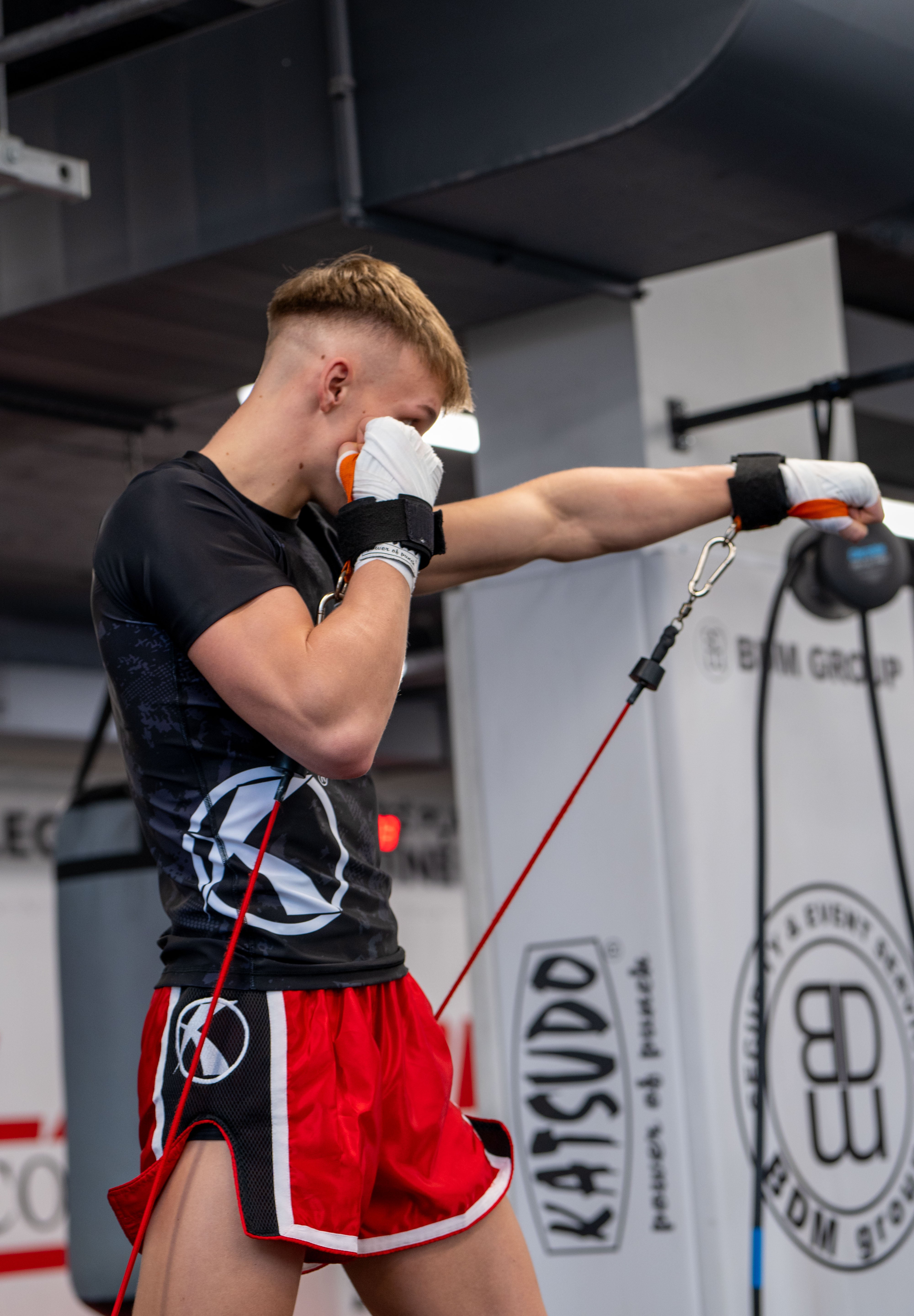 Katsudo šortky na thajský box Huricane, červené
